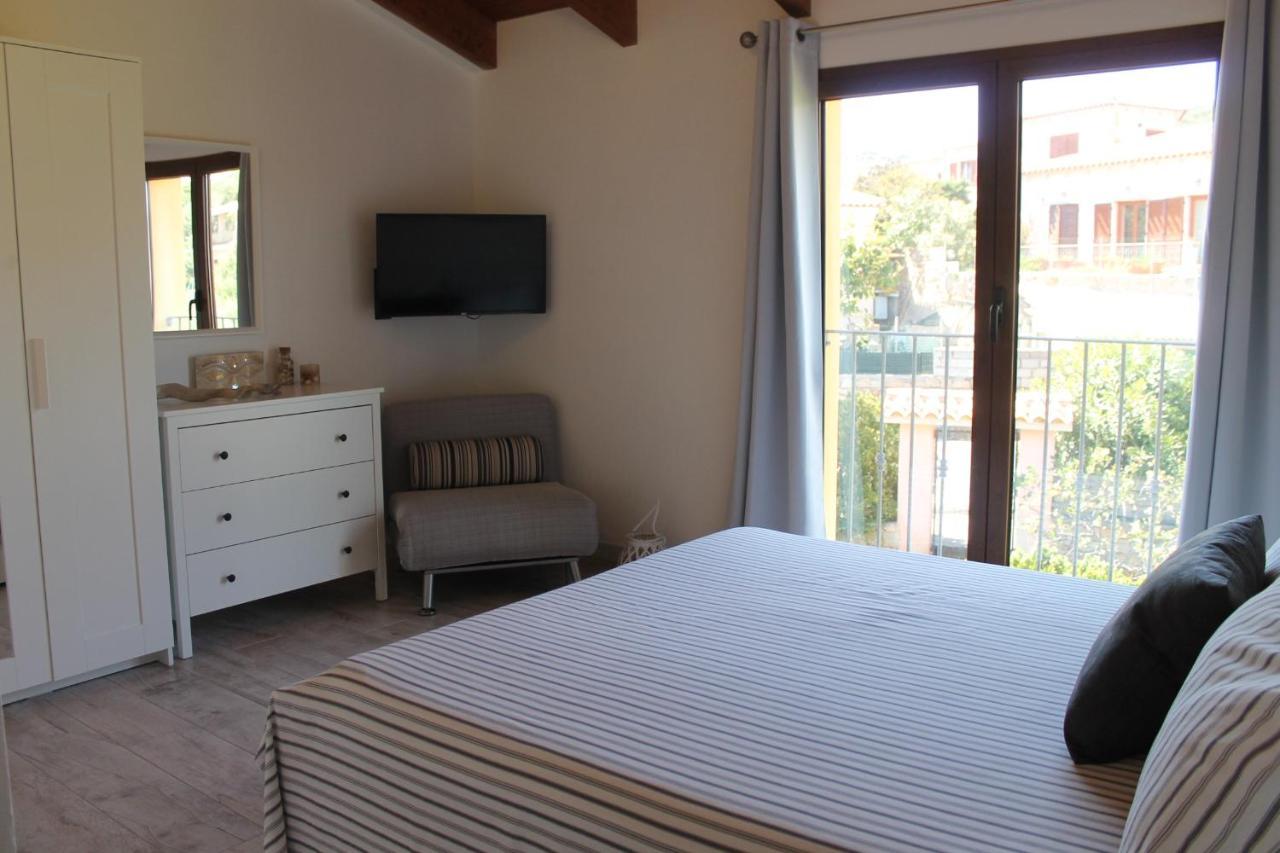 B&B U Punenti La Maddalena  Exteriör bild