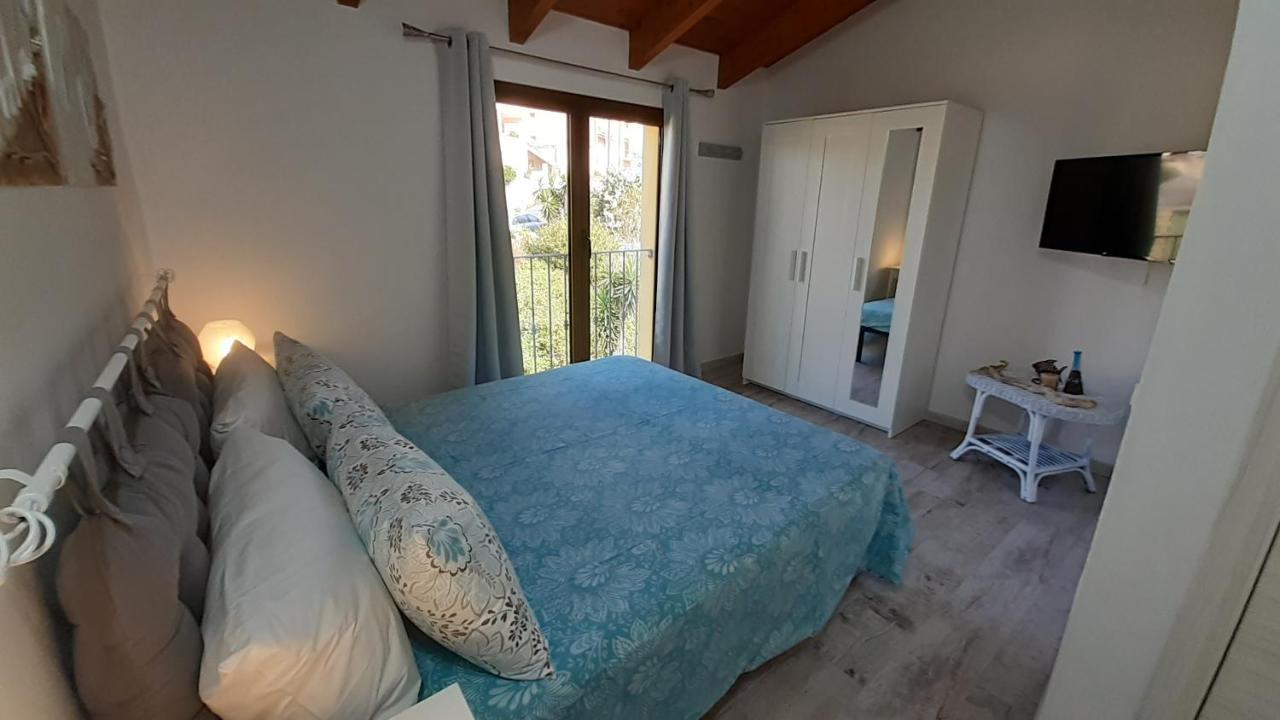 B&B U Punenti La Maddalena  Exteriör bild